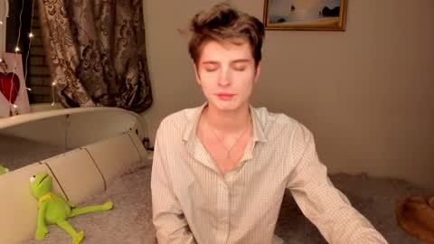 kira online show from 03/05/25, 10:21