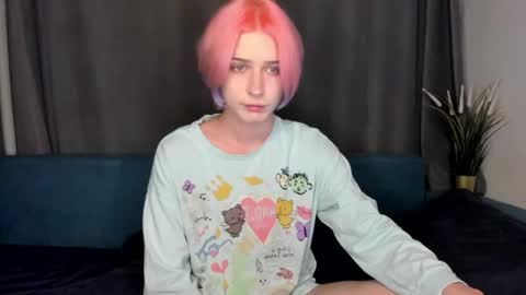 kira online show from 09/20/25, 08:43