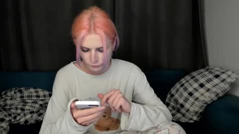 kira online show from 09/27/25, 08:36