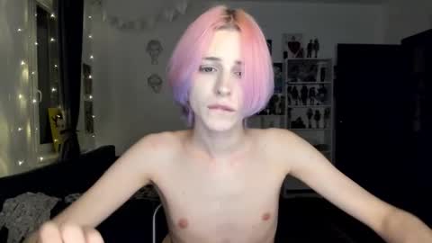 kira online show from 10/19/25, 07:58