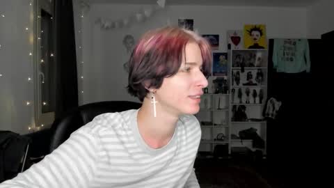 kira online show from 11/25/25, 08:42