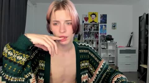 kira online show from 03/01/26, 08:22