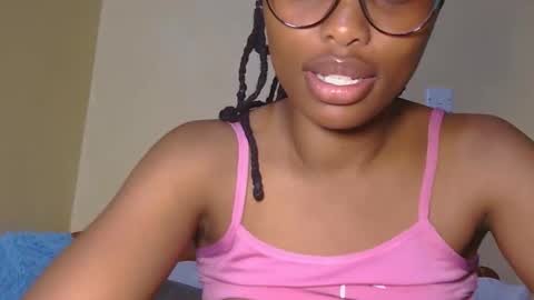 Snapshot of sweet_peach_xo36 chatting on 09/19/25, 06:48 S online show from 09/19/25, 06:48