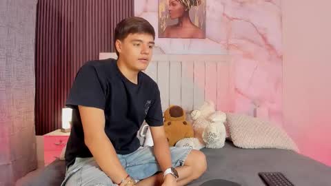 Snapshot of sweet_petter chatting on 11/13/25, 01:54 Petter online show from 11/13/25, 01:54