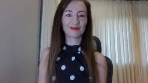 Snapshot of sweet_poeme chatting on 06/15/26, 11:23 sweet_poeme online show from 06/15/26, 11:23