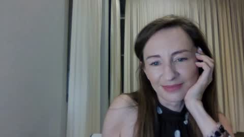 Snapshot of sweet_poeme chatting on 06/19/26, 12:20 sweet_poeme online show from 06/19/26, 12:20