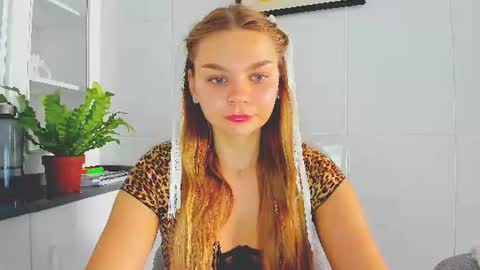 Snapshot of sweet_sabriina chatting on 07/13/26, 06:38 Sabina online show from 07/13/26, 06:38
