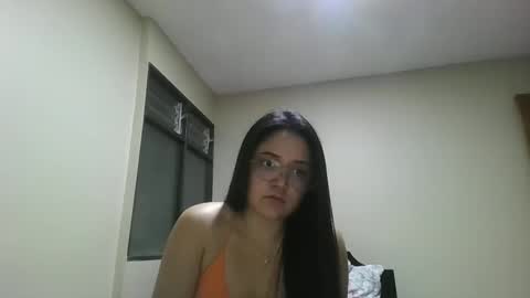 Snapshot of sweet_shadow20 chatting on 10/27/25, 05:11 Mari online show from 10/27/25, 05:11