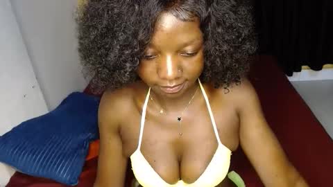 ellanah Tracie online show from 11/30/25, 02:04