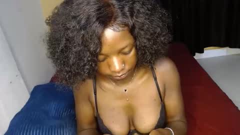 ellanah Tracie online show from 12/05/25, 12:41