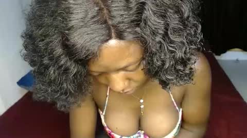 Snapshot of sweet_sherie chatting on 03/21/26, 12:04 ellanah Tracie online show from 03/21/26, 12:04