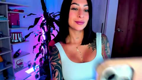 Snapshot of sweet_sophi_ chatting on 10/19/25, 01:39 sophie leone online show from 10/19/25, 01:39
