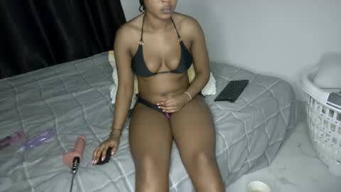 Snapshot of sweet_spoon chatting on 04/12/26, 06:13 Nina online show from 04/12/26, 06:13