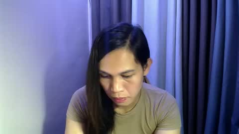 Snapshot of sweet_squirtxxxx chatting on 05/23/26, 04:33 HI IM MONA AND IM YOUR NEXT WIFE online show from 05/23/26, 04:33
