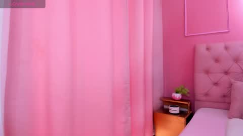 Snapshot of sweet_starxx chatting on 02/16/25, 05:15 Yeileen online show from 02/16/25, 05:15