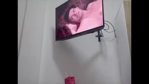 Snapshot of sweet_starxx chatting on 02/24/25, 12:52 Yeileen online show from 02/24/25, 12:52