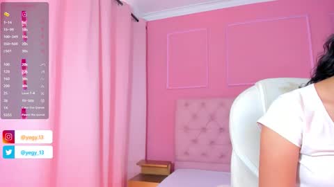 Snapshot of sweet_starxx chatting on 09/23/25, 07:06 Yeileen online show from 09/23/25, 07:06