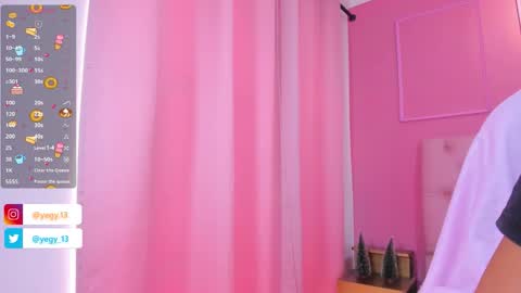 Snapshot of sweet_starxx chatting on 12/04/25, 05:54 Yeileen online show from 12/04/25, 05:54