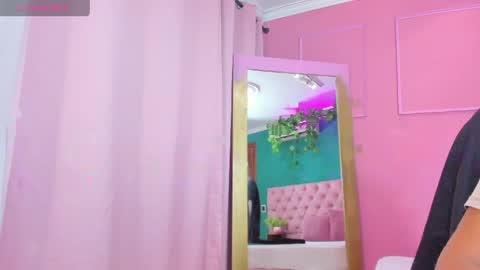 Snapshot of sweet_starxx chatting on 04/01/26, 12:44 Yeileen online show from 04/01/26, 12:44