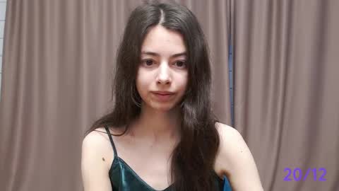 Snapshot of sweet_sweet_angel chatting on 12/20/24, 09:11 Angel online show from 12/20/24, 09:11