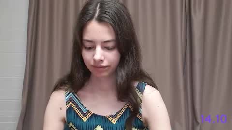 Snapshot of sweet_sweet_angel chatting on 10/14/25, 09:43 Angel online show from 10/14/25, 09:43