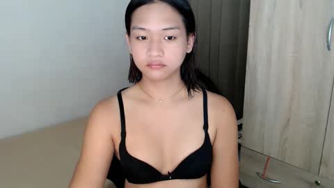 Snapshot of sweet_tenshi chatting on 05/14/26, 11:17 tenshi online show from 05/14/26, 11:17