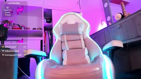 Snapshot of sweet_tiiina chatting on 03/03/25, 12:15 online show from 03/03/25, 12:15