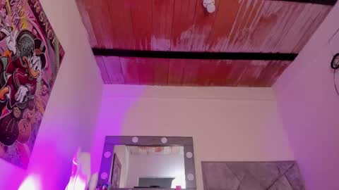 Snapshot of sweet_tiiina chatting on 10/19/25, 10:32 online show from 10/19/25, 10:32