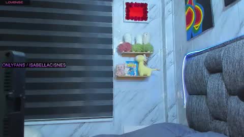 Snapshot of sweet_tits2 chatting on 11/17/25, 12:49 Isabella online show from 11/17/25, 12:49