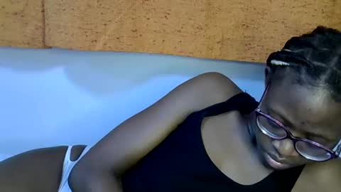 sweet_zarah online show from 02/23/26, 05:32