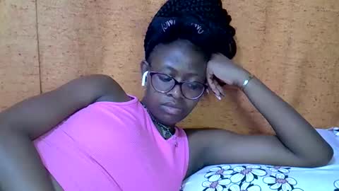 Snapshot of sweet_zarah chatting on 04/17/26, 06:44 sweet_zarah online show from 04/17/26, 06:44