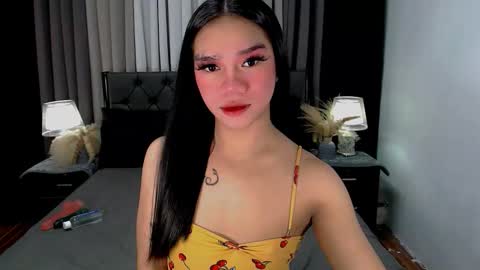 Snapshot of sweet_zoey12 chatting on 03/21/26, 08:30 bea takashi online show from 03/21/26, 08:30