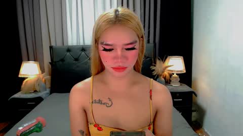 Snapshot of sweet_zoey12 chatting on 04/15/26, 09:27 bea takashi online show from 04/15/26, 09:27