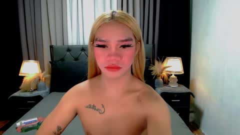 Snapshot of sweet_zoey12 chatting on 04/15/26, 07:58 bea takashi online show from 04/15/26, 07:58