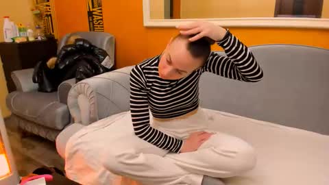 Snapshot of sweetale3 chatting on 11/17/25, 08:47 Ale online show from 11/17/25, 08:47