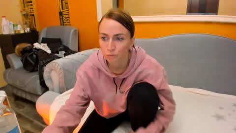 Snapshot of sweetale3 chatting on 11/25/25, 07:47 Ale online show from 11/25/25, 07:47