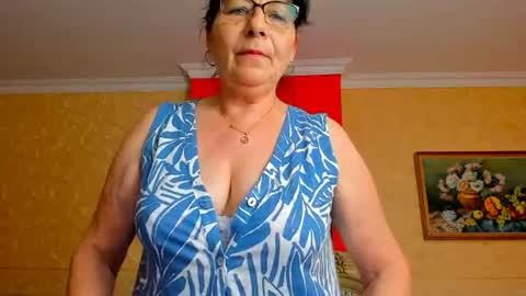 Snapshot of sweetangell69_ chatting on 06/13/26, 03:48 Viorica online show from 06/13/26, 03:48