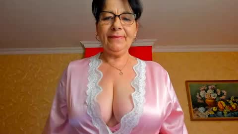 Snapshot of sweetangell69_ chatting on 06/15/26, 04:04 Viorica online show from 06/15/26, 04:04