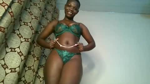 Snapshot of sweetassbabe20 chatting on 06/17/26, 05:58 Sweetass online show from 06/17/26, 05:58