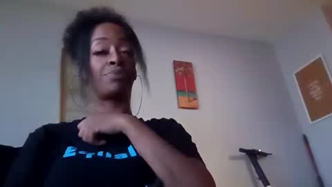 Snapshot of sweetaztea chatting on 02/05/25, 11:50 sweetaztee online show from 02/05/25, 11:50