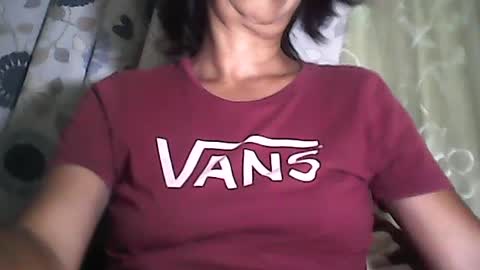 Snapshot of sweetbella24 chatting on 07/07/26, 12:09 im anne online show from 07/07/26, 12:09