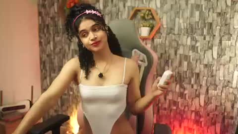 Snapshot of sweetbonii chatting on 06/26/26, 07:40 Salom independent model online show from 06/26/26, 07:40