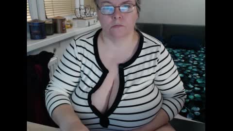 Sweetboobs85h online show from 01/31/26, 07:11