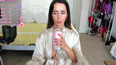 Snapshot of sweetbuttocks chatting on 02/15/25, 06:23 Anna online show from 02/15/25, 06:23