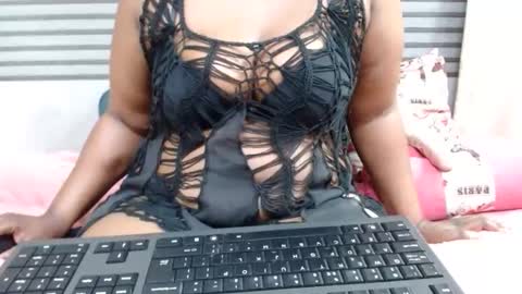 Snapshot of sweetcandypussy25 chatting on 02/15/26, 12:07 queen online show from 02/15/26, 12:07
