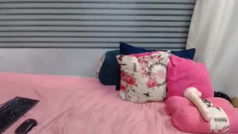 Snapshot of sweetcandypussy25 chatting on 02/22/26, 04:27 queen online show from 02/22/26, 04:27