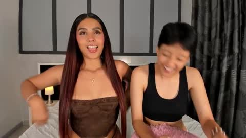 Eva Short hair girl  - Victoria Long red hair online show from 11/19/25, 01:05