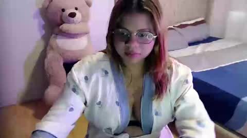 Snapshot of sweetcristalh chatting on 10/13/25, 06:41 Cristal online show from 10/13/25, 06:41