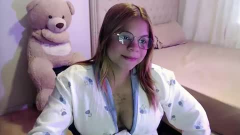 Snapshot of sweetcristalh chatting on 10/28/25, 08:33 Cristal online show from 10/28/25, 08:33