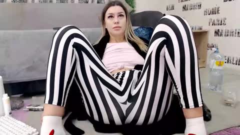 Snapshot of sweetdaiana23 chatting on 12/18/25, 01:44 Daiana Onlyfans - Blonddaiana online show from 12/18/25, 01:44